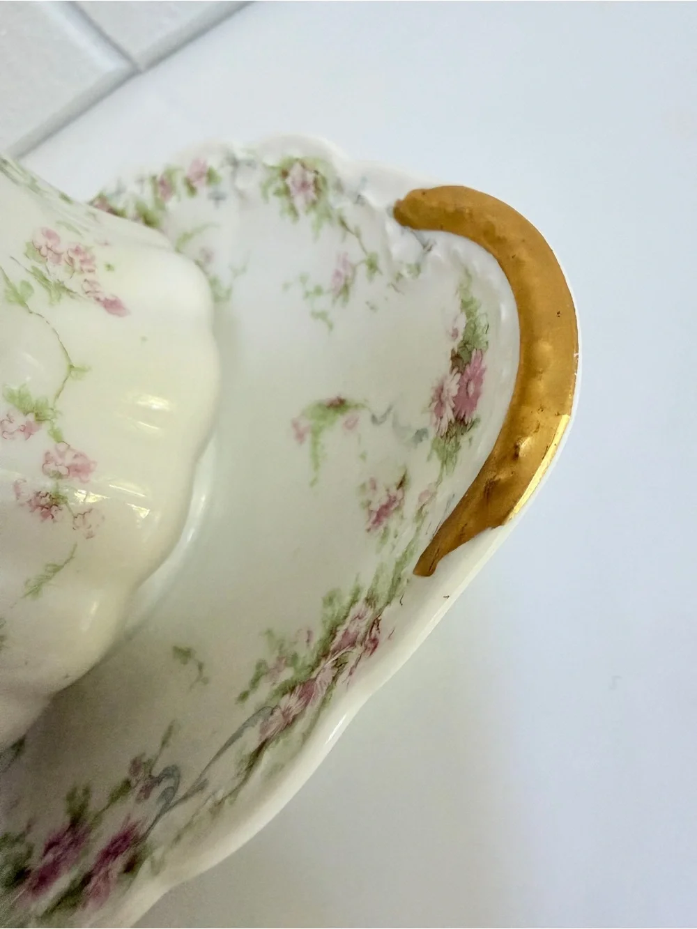 Theodore Haviland Limoges Schleiger 142 gravy boat with attached underplate 1903